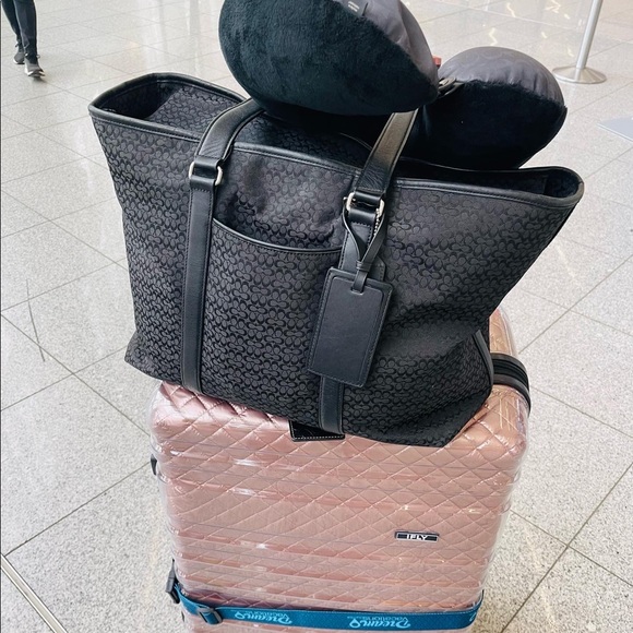 Authentic Coach travel bag - Picture 1 of 4